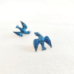 青い鳥 真鍮ピンバッジ｜鳥モチーフ｜ひと粒シリーズ〈手彩色〉