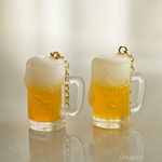 おっとっとっとこぼしてゴメンナサイ ミニチュアビールで乾杯耳飾り【①イヤリング②ピアス③フックピアス④樹脂ピアス⑤樹脂ノンホールピアス】