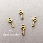 【4pcs】鍵　キー　メタル　チャーム　パーツ　ゴールド
