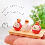 小さな置物　紅白だるま三兄弟／正月　新年　かわいい　おしゃれ　縁起　冬　ミニチュア　小さい　粘土　オブジェ　インテリア　飾り