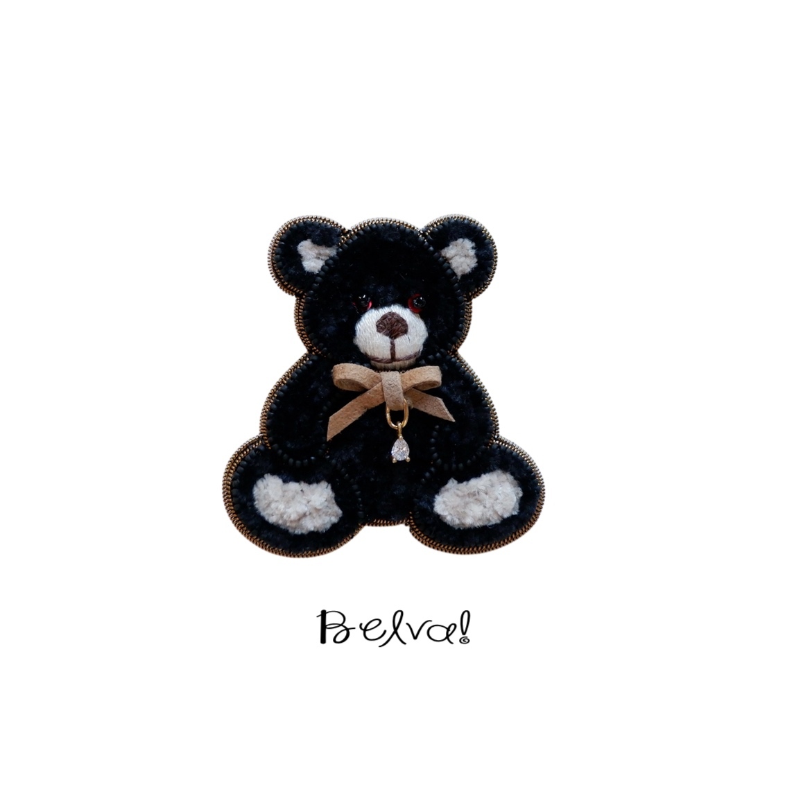 再販❣️ビーズ刺繍のブローチ/チャーム　-ヴィンテージ風のテディベア-