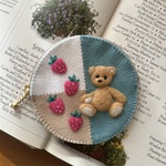 🍓たっぷり苺とテディベアのコインケース🧸