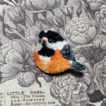 ヤマガラの小さな刺繍ブローチ　野鳥シリーズ　小鳥