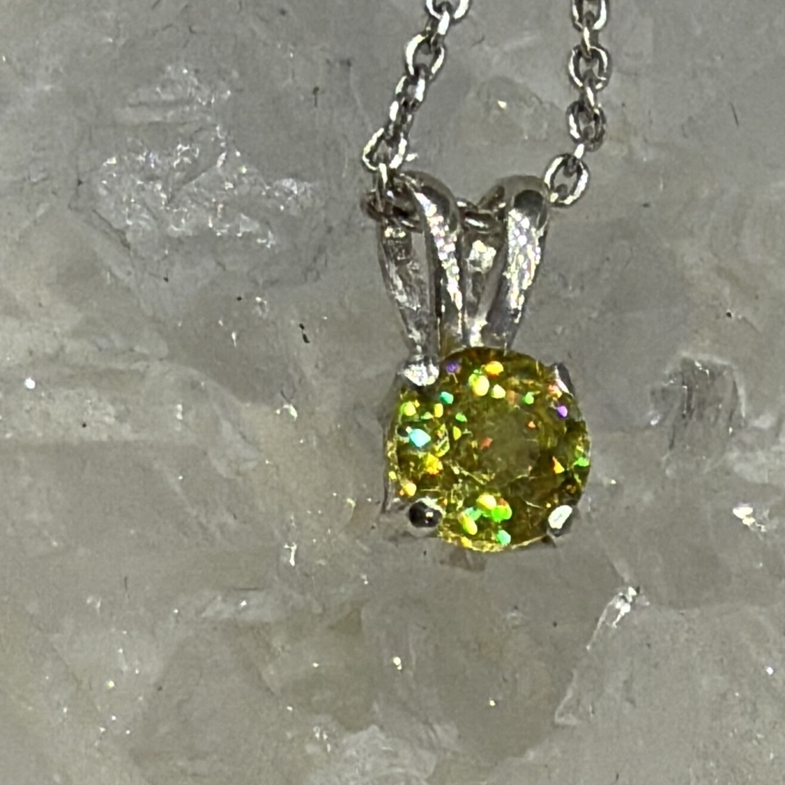 E スフェーンのシンプルネックレス～0.63ct（イエロー系）
