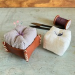 ※受注製作※本革のピンクッション【針山のKOBACO・Br】かわいい裁縫道具・刺繍道具・針仕事・プレゼント・プレママ・レザーピンクッション