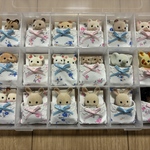 197【再販】シルバニア　赤ちゃん　ベッド　布団　ケース　収納　ベビーミルキーリボン付き