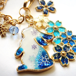 蒼のうさぎと雪の結晶の冬バッグチャーム　レジン