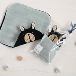 ネーム入れ、名入れ可♪mini ハンカチ　ブルドッグちゃん（黒×シルバースター柄）