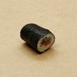 ミニチュアフード「恵方巻き（サーモンアボカド）」