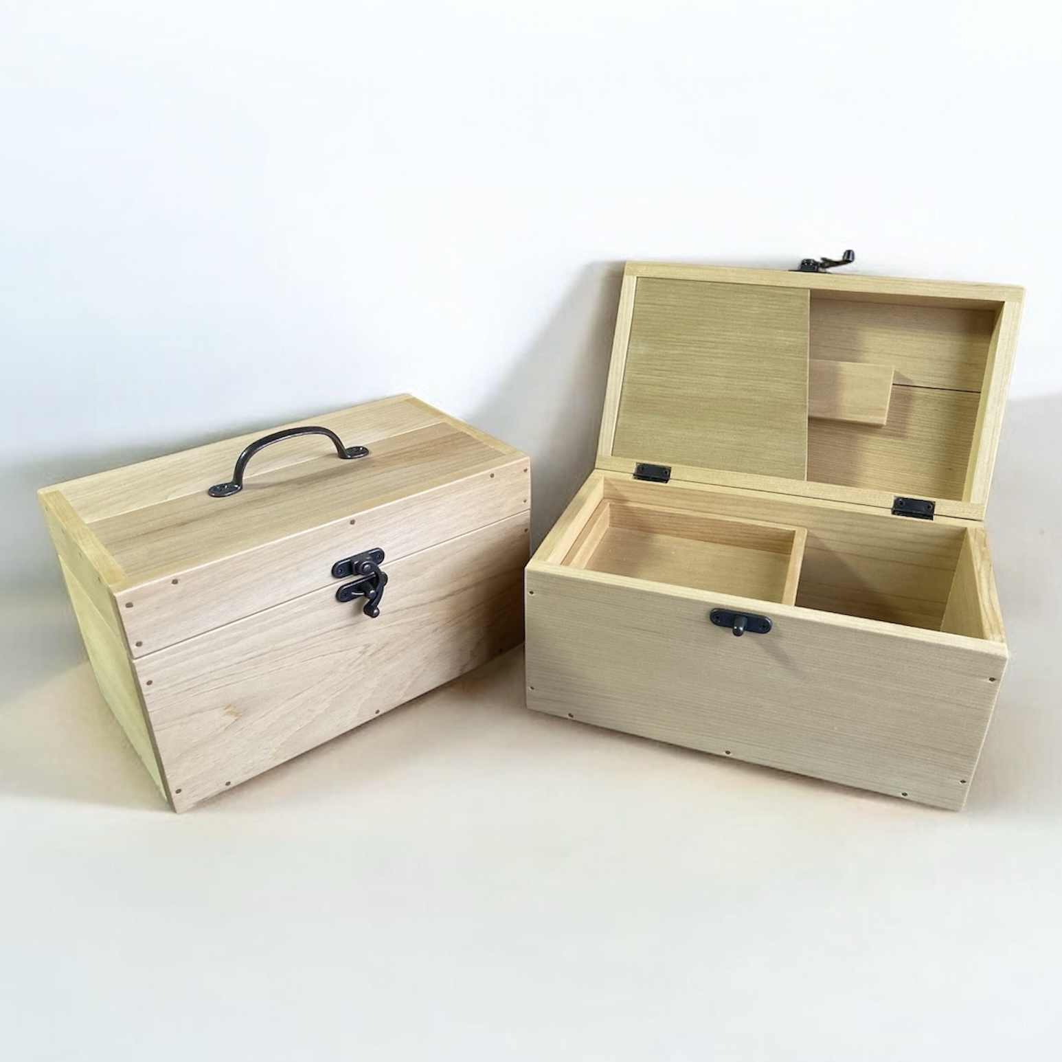 SALE｜木製金庫｜木製の小箱(中段半トレイ)蓋裏にポケット付｜青森ひば｜木製の裁縫箱｜木製のメイクボックス｜木製の救急箱