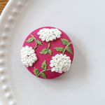 刺繍くるみボタン（ヘアゴム/ブローチ）