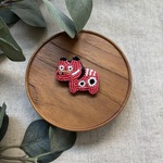 《郷土玩具シリーズ》ビーズ刺繍・赤べこブローチ《受注生産》