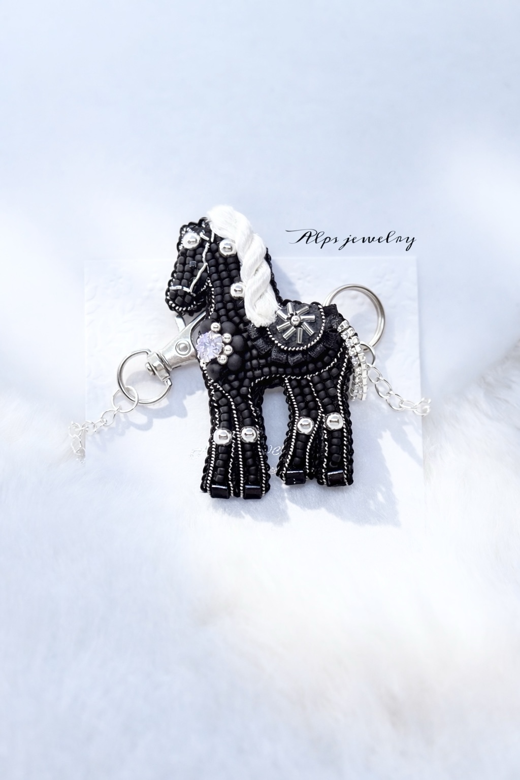 ビーズ刺繍　月影の馬(ナイトホース)ブローチ(キーホルダー)?