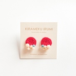 ビーズ刺繍　ピアス／イヤリング　赤　レッド　パール　個性的　カラフル