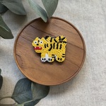 《郷土玩具シリーズ》ビーズ刺繍・張り子の虎ブローチ《受注生産》