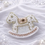 木馬　ビーズ刺繍　キーホルダー　ブローチ　馬　馬モチーフ　大人かわいい　キーチャーム