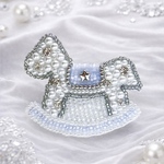 木馬　ビーズ刺繍　キーホルダー　ブローチ　馬　馬モチーフ　大人かわいい　キーチャーム