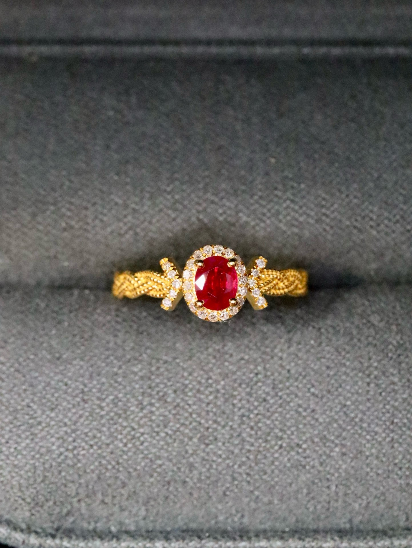 「新春」細工 K18 天然ルビー　天然ダイヤモンド　リング　純愛　女性　女王　0.45ct