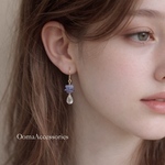 レインボームーンストーンとタンザナイトの花束ピアス