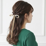 ♥️200【 ベージュ 】ベロアリボン のポニーフック ヘアリボン