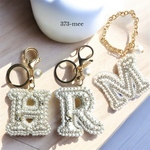 ★当店1番人気★【受注製作】ビーズ刺繍　イニシャルバッグチャーム　キーホルダー　ブローチ　マグネットブローチ