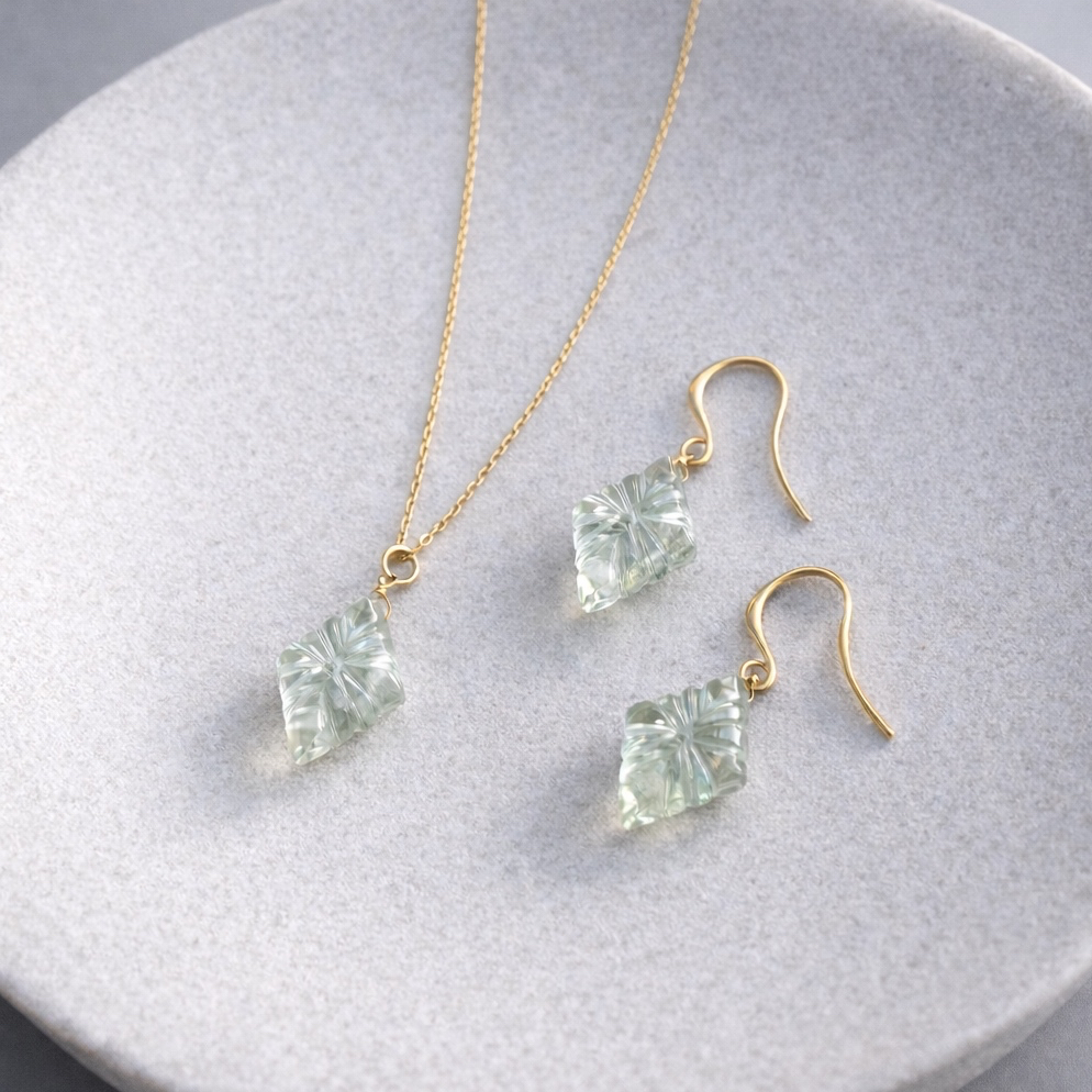 Innocent Light Green Amethyst ピアス/イヤリングとネックレス サージカルステンレス ピアス チタンピアス 樹脂ピアス 金属アレルギー対応 2月誕生石 グリーン