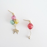 リボン付き風船ピアス/イヤリング＊ピンク・緑・黄色×赤　バルーン　リボン　パール　レジン　揺れる