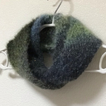 ⛄️SALE🌟新作✨グラデーションカラーの煌めき❇︎ループヤーンで編んだフワもこ♪スリムスヌード/col.3グリーンミックス
