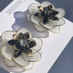 【日替わりゲリラセール￥4350→￥3000】麗花 金古美マットホワイト‎🤍 成人式 ピアス イヤリング