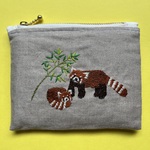 ⭐︎再販⭐︎レッサーパンダさん親子の刺繍ポーチ
