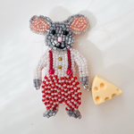 ネズミとチーズのビーズ刺繍ブローチ
