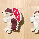 [yukiumenan様オーダー] 刺繍のブローチ ハリネズミときのこ