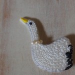 はくちょうブローチ