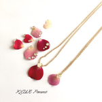 紅の薔薇の花雫ネックレス