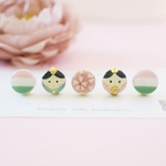 ひな祭り　梅　桃　桜　春　タイル　ピアス　フラワー　プレゼント　着物　和風　タイルピアス　まとめ売り　小さいピアス　イヤリング　小粒　可愛い　ミニチュア　飾り　ブローチ　節句　団子