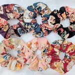 【新作】百華繚蘭　干支〜午〜柄綿生地シュシュ