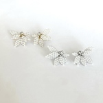 ハーフ花びら小粒パール ピアス/イヤリング 