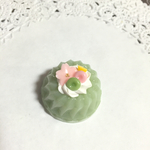 桜抹茶ムースのブローチ