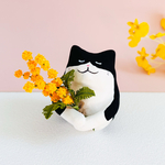 あなたのそばで、そっと見守るミモザと白黒猫さん　ミモザ　猫の置物　