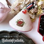 いちごかごの刺繍ミトン　ストウブ　三角鍋つかみ　STAUB キッチンミトン　三角ミトン　ストロベリー