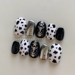 ｃｏｗ　ｎａｉｌ🐄　ネイルチップ 牛柄 アニマル柄 秋冬 ニュアンスネイル ミラーネイル シルバー silver ネイル ウェスタン 白黒 モノトーン 付け爪　うねうね　推し活