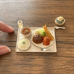 ミニチュア　ハンバーグとエビフライの洋食プレート