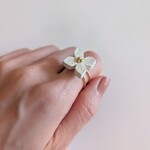 花のリング（陶土）