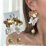 ウエディングアクセサリーにも！パールビジュー大ぶり花嫁ピアス、イヤリング