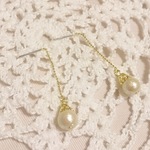 コットンパールとゴールド色アメリカンピアス