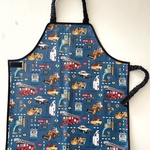 【075*様オーダー】ラミネートのキッズエプロン　単品　働く車　ネイビー