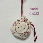 1点物❤️刺繍いちごがとっても可愛い❤️まんまる巾着袋❤️メイクポーチ　プレゼント　
