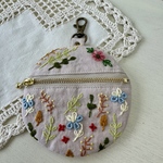 リネン　手刺繍　ミニポーチ　リップ　薬入れに　サーモンピンク