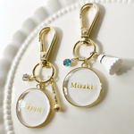 大人気！【受注生産】ミニチュア楽器チャームがかわいい♪名入れ・文字入れキーホルダー/ラウンドプレートチャーム/名入れキーホルダー/プチギフト/推し活/レジンキーホルダー/ペア/席札/吹奏楽