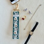 私らしいお手元【便利で素敵なインド刺繍のスマホストラップ】☆Bandhan／ハンドストラップ、マルチストラップ、バッグチャーム